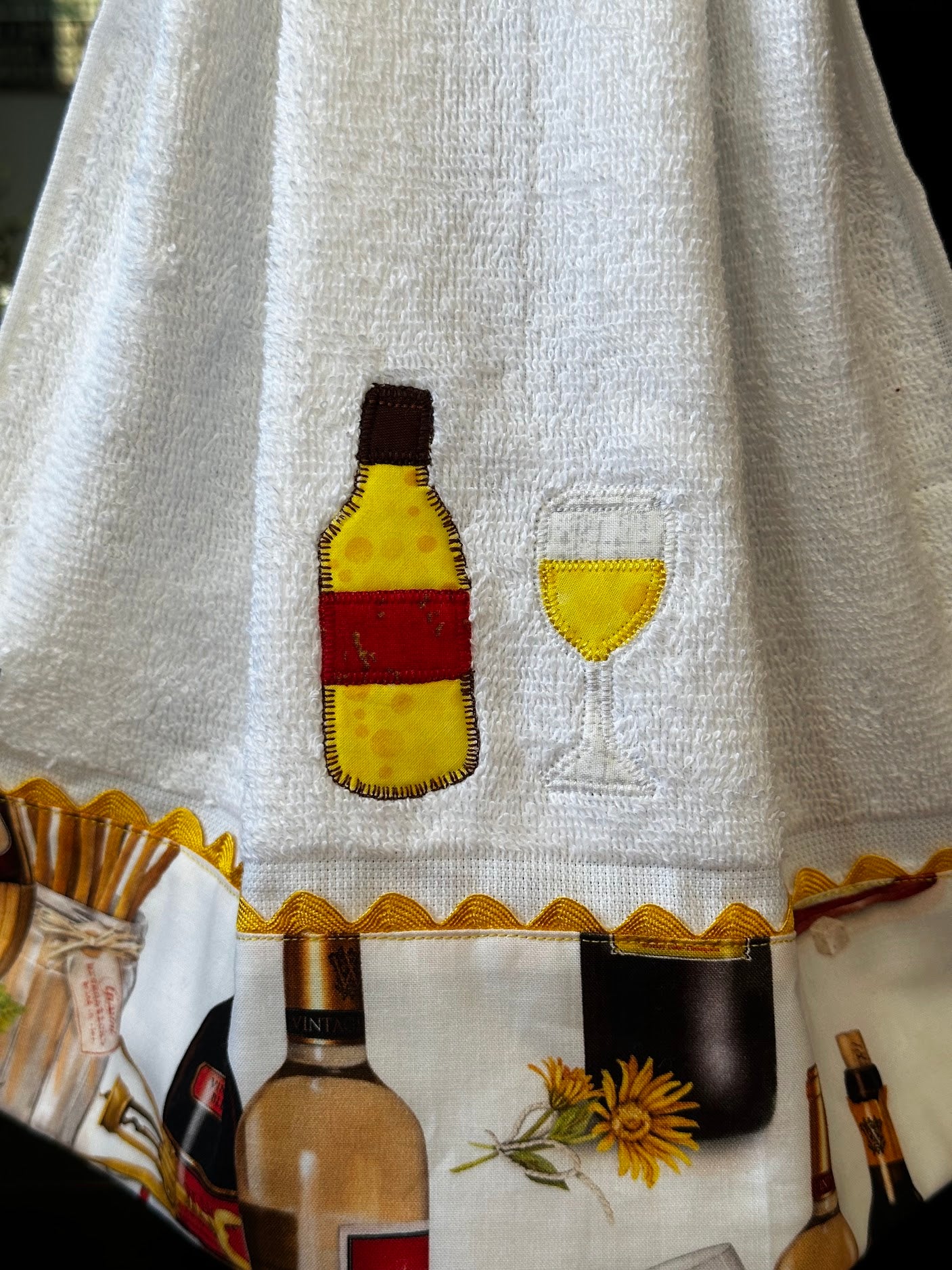 Hanging Towel - White Wine - patch applique