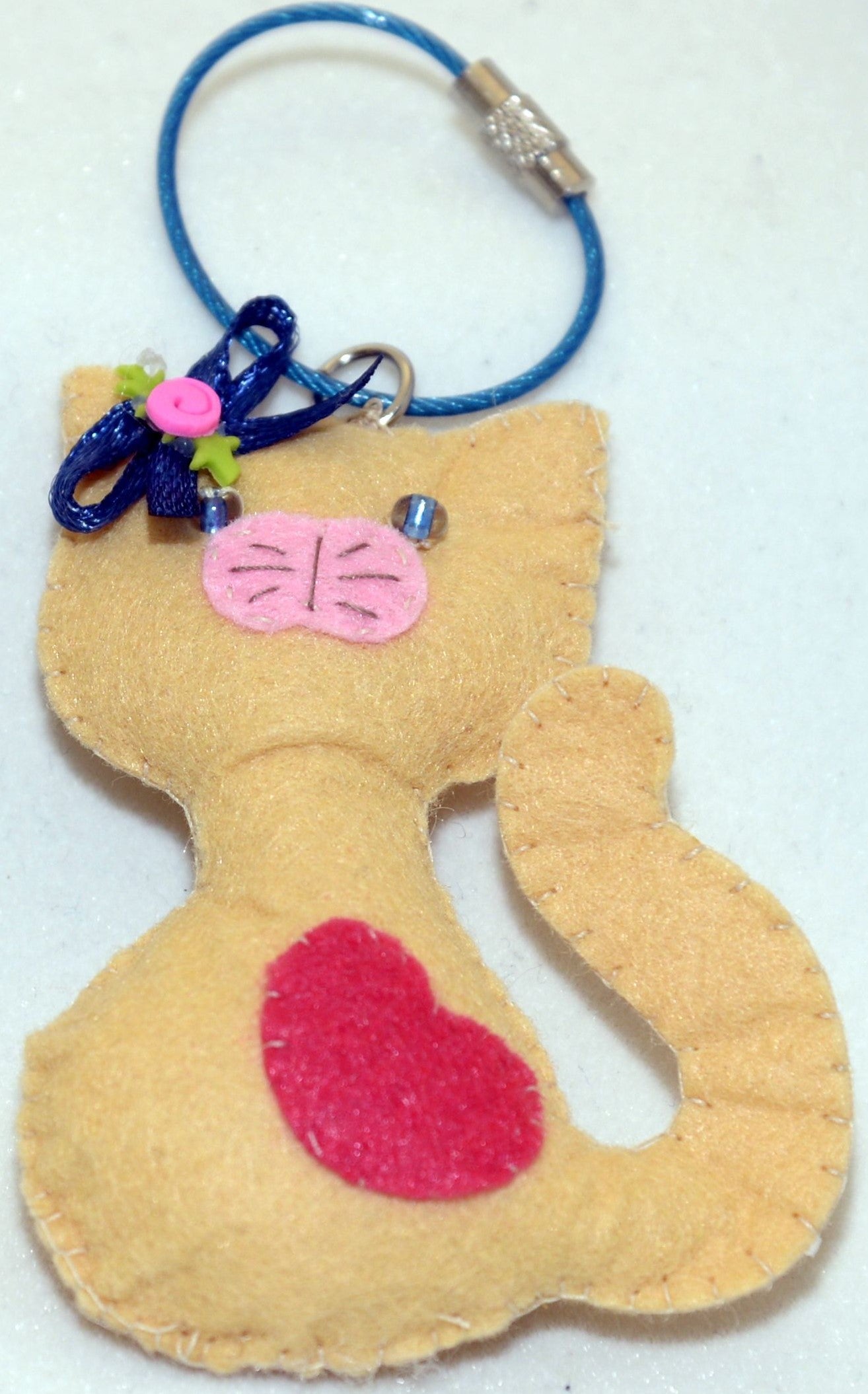 Key Ring/Backpack Charm - Tan cat with red heart and blue bow.