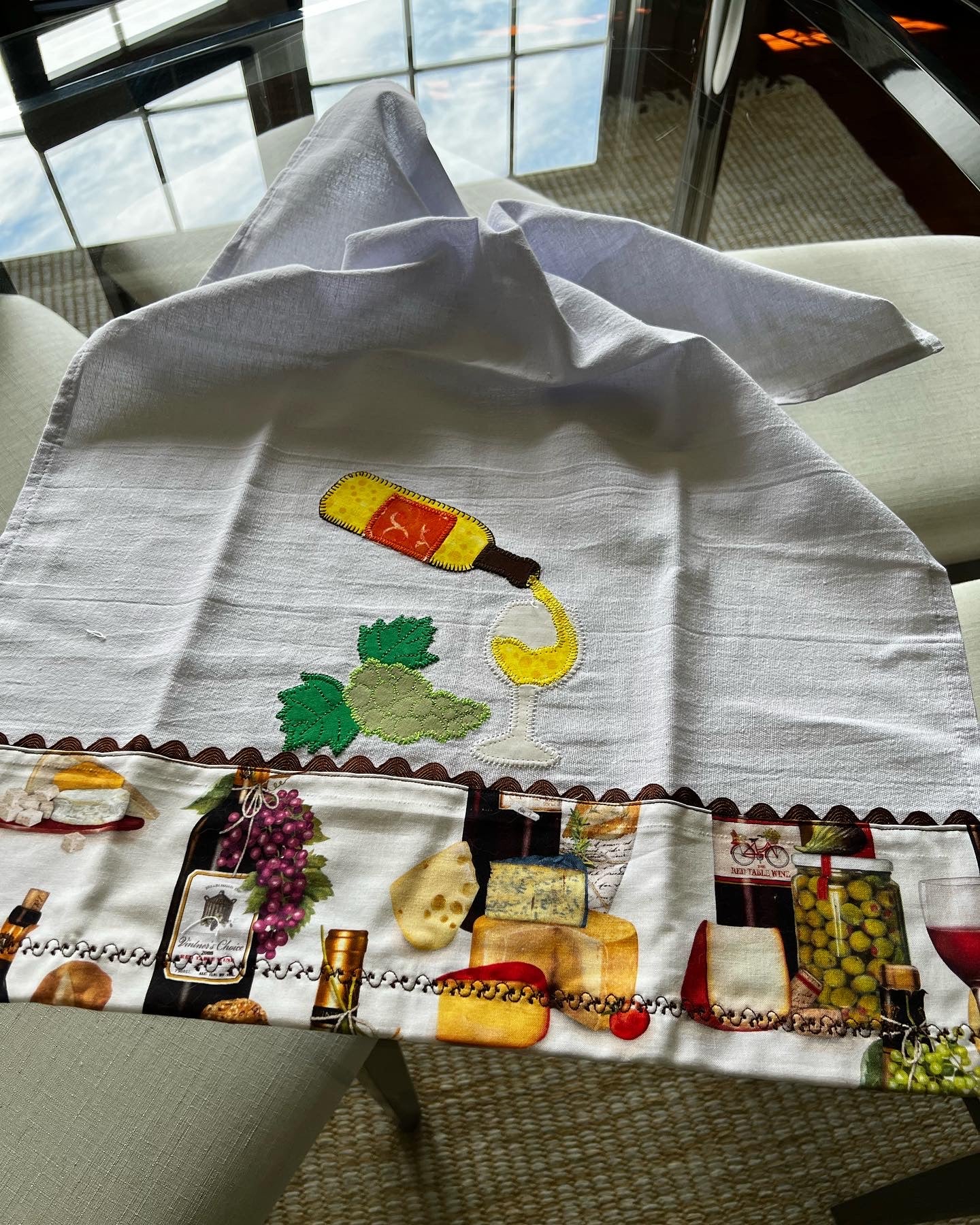Tea Towel White Wine, glasses and Grapes