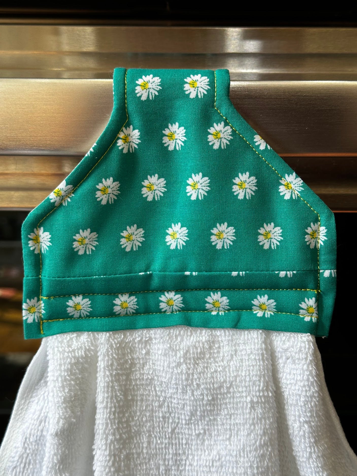 Hanging Towel - Daises in green background