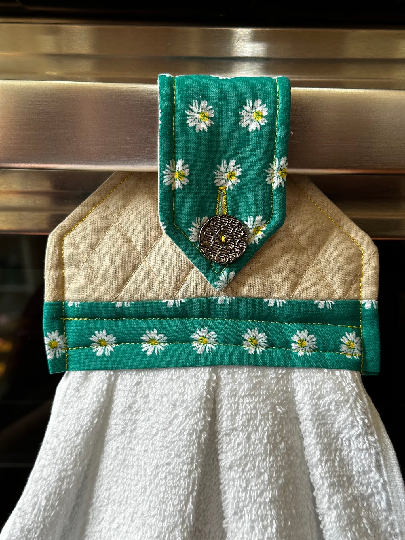 Hanging Towel - Daises in green background