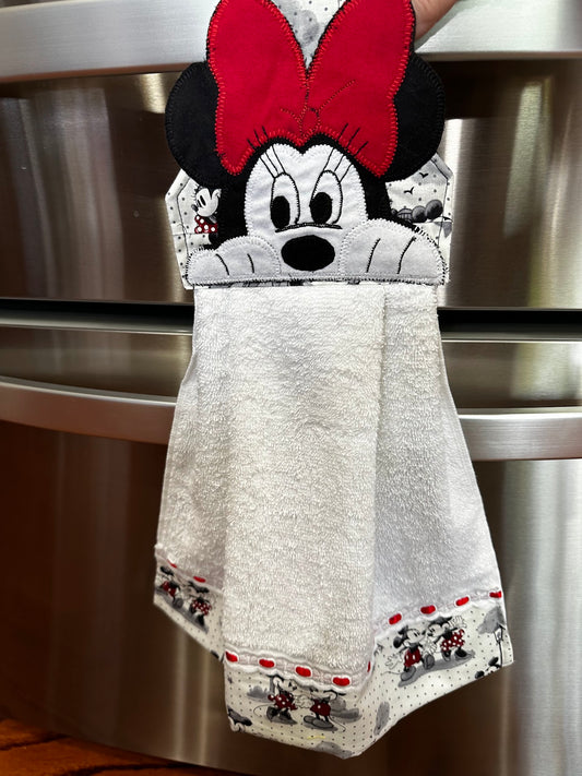 Hanging Towel - Minnie Mouse Peeking Over Top