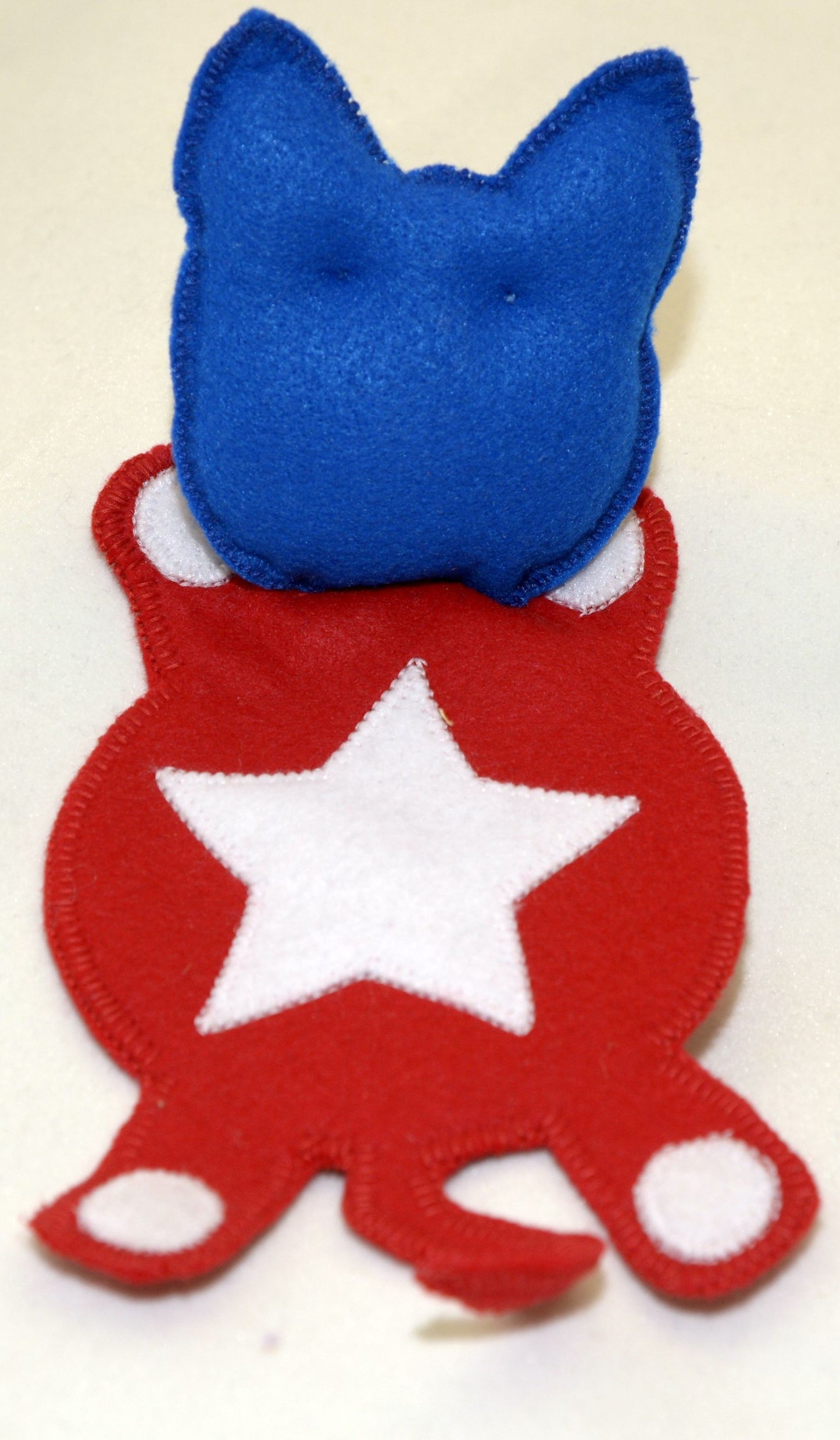 Mug Rug - Red, white and blue patriotic cat with a star on the back