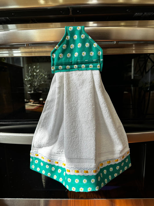 Hanging Towel - Daises in green background